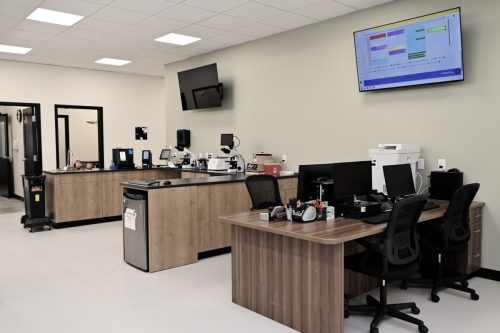 Lab-with-computer-station
